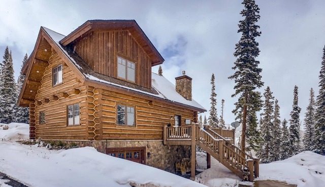 Idyllic Breckenridge Chalet with deck, valley views and Starlink internet