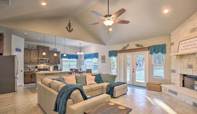 Idyllic Canyon Lake Home with Marina Nearby!