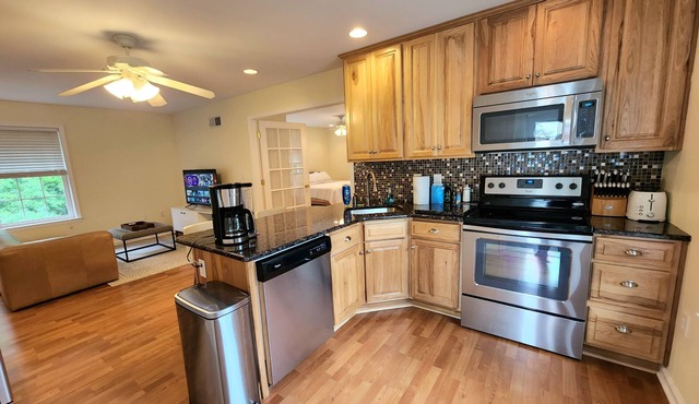 Idyllic carriage house private 2 car garage W/D