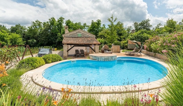 Idyllic Casa Corona with pool