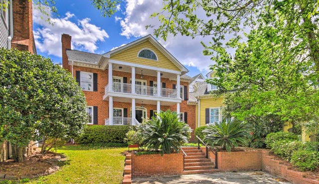 Idyllic Colonial Home - Walk to USC Campus!