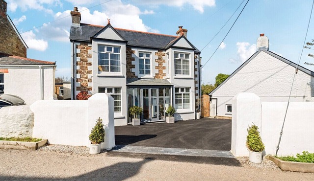 Idyllic Cornish House in close proximity to several popular beaches