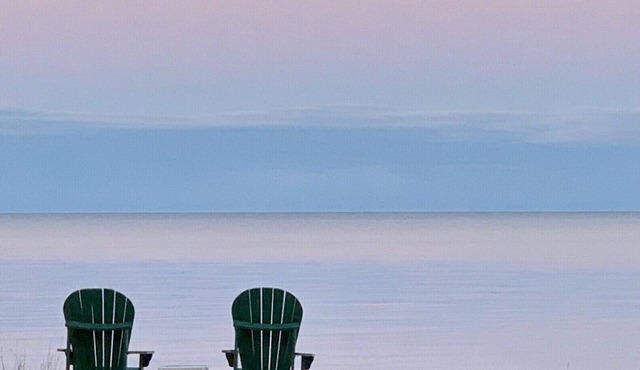 Idyllic cottage on Bois Blanc Island's Snow Beach
