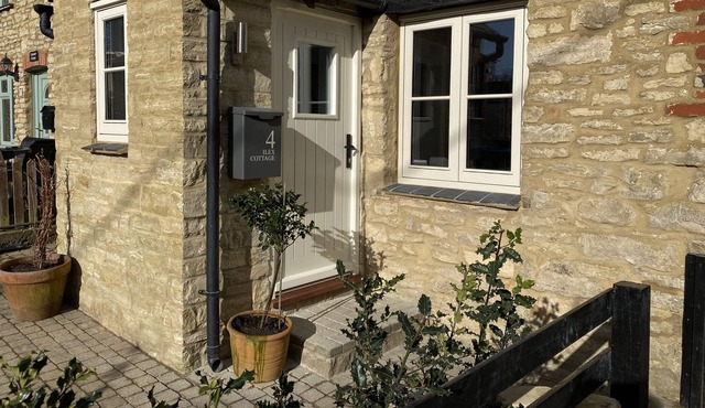 Idyllic Cottage - centre of quintessential English village