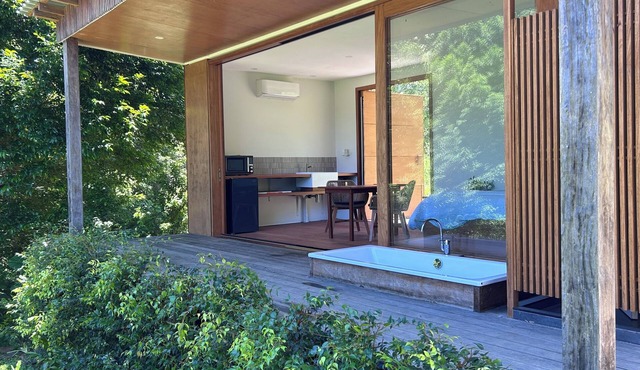 Idyllic cottage retreat with your own private swimming hole and jetty on river