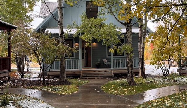 Idyllic Cottage Retreat at the base of Teton Pass: Adventure Awaits!