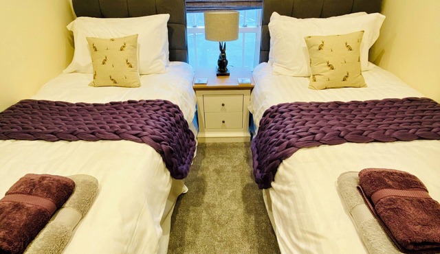 Idyllic cottage with private hot tub in picturesque village in the Peak District