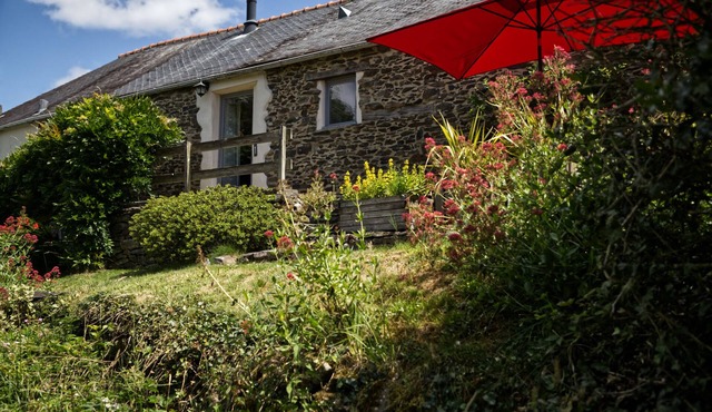 Idyllic Country Location for couples, central, peaceful, 5 mins from shops, WIFI