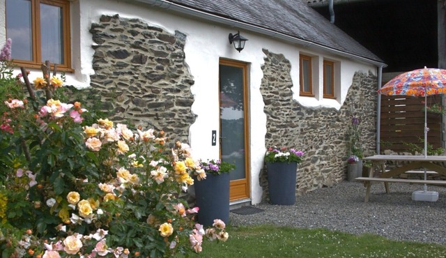 Idyllic Country Location for couples, central, peaceful, 5 mins from shops, WIFI