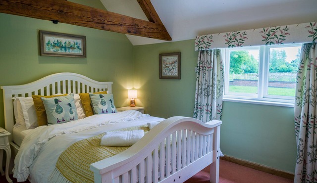 "Idyllic Country Suite" King size bed, Bathroom & Kitchen at Lower Fields Farm