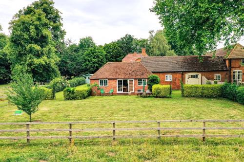 Idyllic Countryside Cottage in Worcestershire