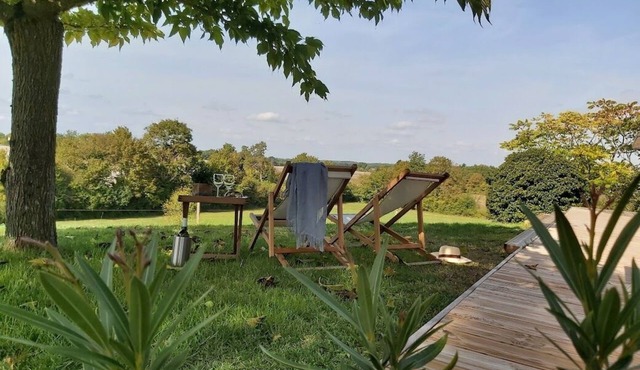 Idyllic cozy 1-bedroom stone cottage in peaceful Périgord with AC, Pool & View