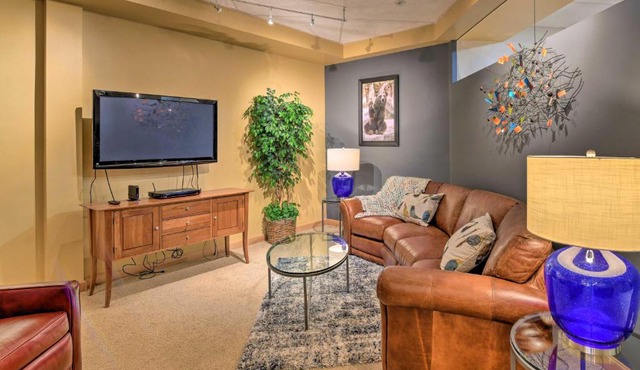 Idyllic Dtwn Anchorage Condo with Fireplace!