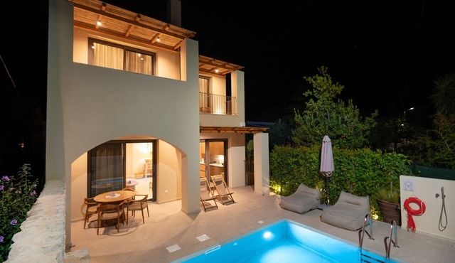 Idyllic Escape: 2BR Corfu Villa, Heated Pool, 7 Mins to Airport