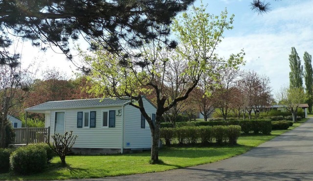 Idyllic Family Vacation Spot with Seasonal Heated Pool & Gardens