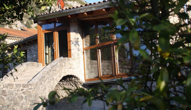 Idyllic, family-friendly vacation home with sauna by the river in the mountains