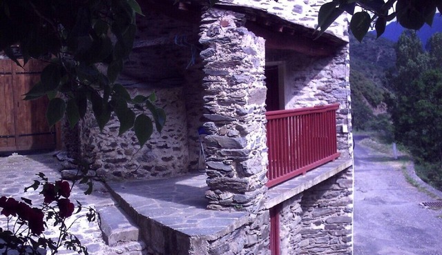 Idyllic Farmhouse Catalan Pyrénées, randonée front door,hour to beach,golf,sking