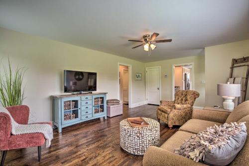 Idyllic Getaway w/Deck ~ 4 Mi to Dtwn Athens