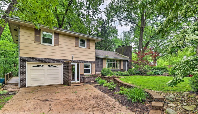 Idyllic Glen Carbon Home w/ Screened-In Porch