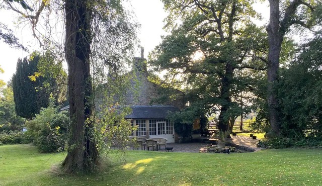 Idyllic Grade II Listed Farmhouse in Aonb