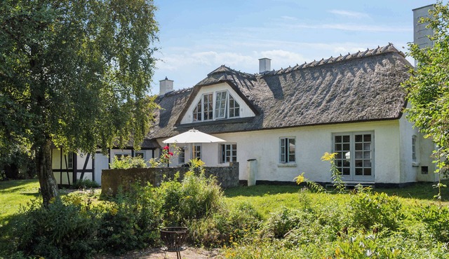 Idyllic half-timbered house for 10 guests