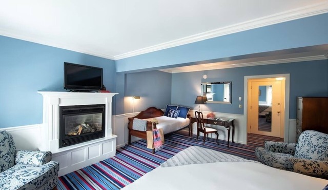 Idyllic Hilltop Retreat in Historic Hotel | Room w/Fireplace & Free Breakfast