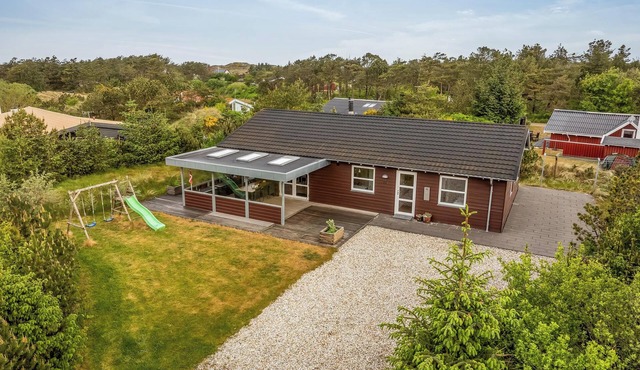 Idyllic holiday home with spa and sauna, located in Vorupør in Thy.