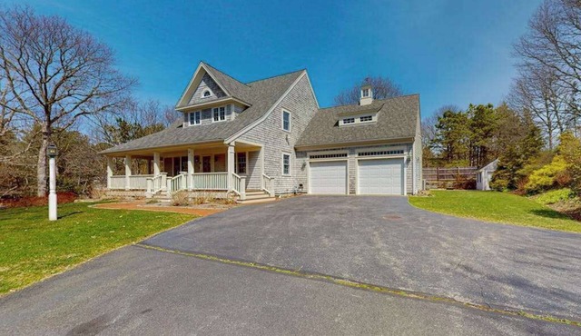 Idyllic home on half-acre with amazing location, 3 living areas, central AC, W/D