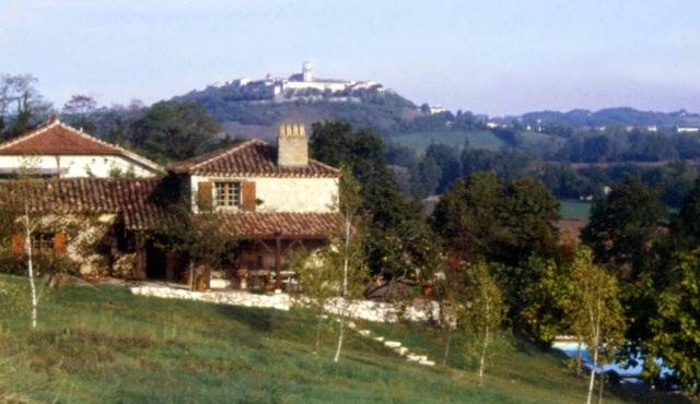 Idyllic house in rural hamlet with lovely views, garden and private pool.