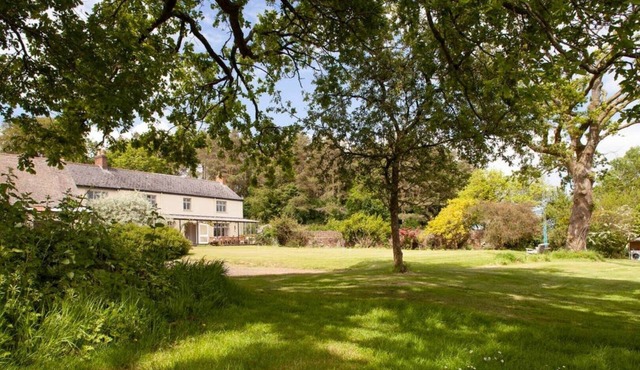 Idyllic house vast views, great for winter walks & cosy nights by open fires.