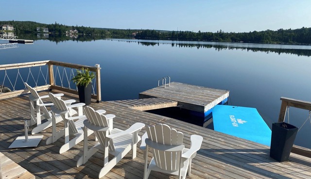Idyllic Lakefront Retreat 20 mins from Halifax