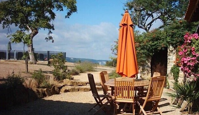 Idyllic location, ideal families, groups & children, private pool