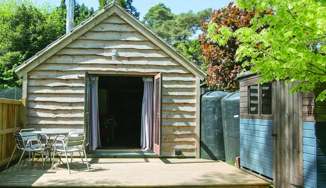 Idyllic Log Cabin with Log-fired Hot Tub nestled in a Forest Clearing