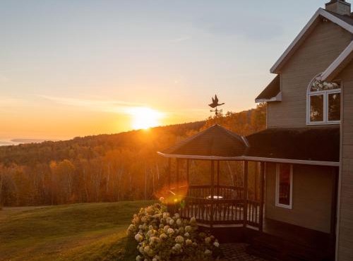 Idyllic Nature Retreat - Hot tub and Scenic Views