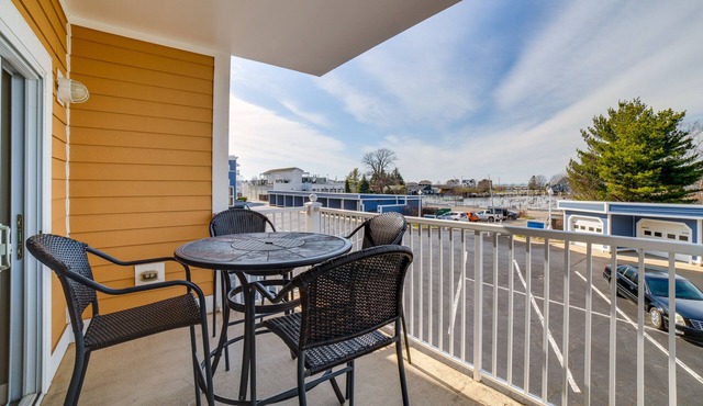 Idyllic New Buffalo Condo: Walk to Beach & Shops!