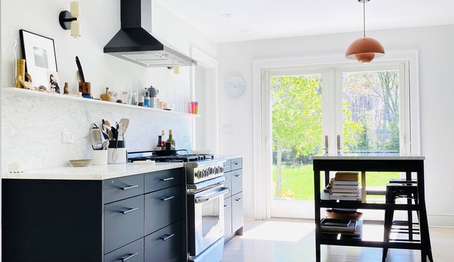 Idyllic North Fork hideaway! Quiet 3 Bedroom cape in East Marion