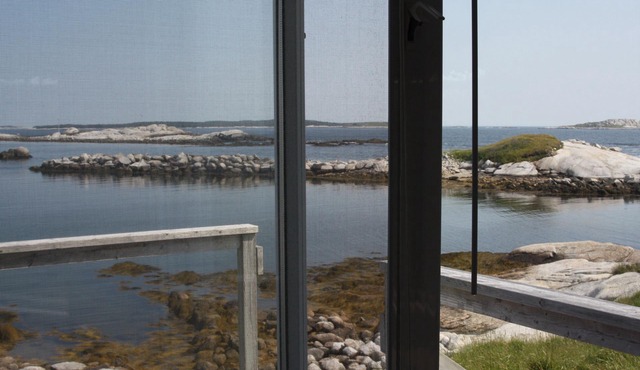 Idyllic Oceanfront Cottage, Near Peggy's Cove!