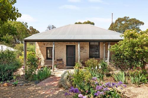Idyllic, peaceful and historical cottage minutes from Bendigo's CBD