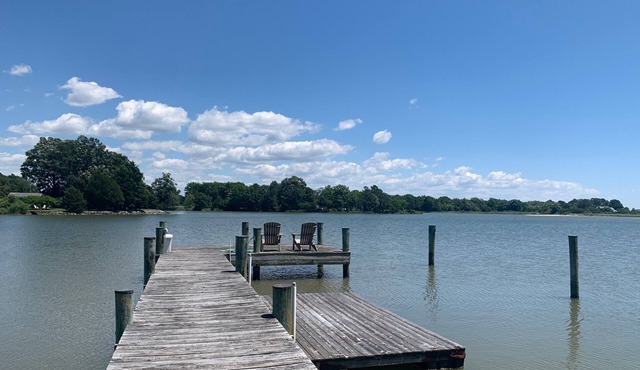 Idyllic private waterfront location within walking distance to historic Oxford!