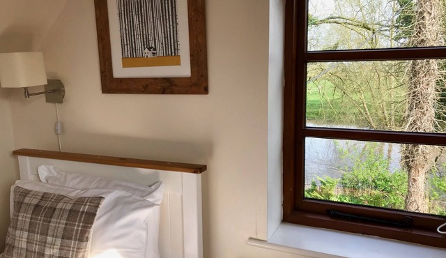 Idyllic riverside location