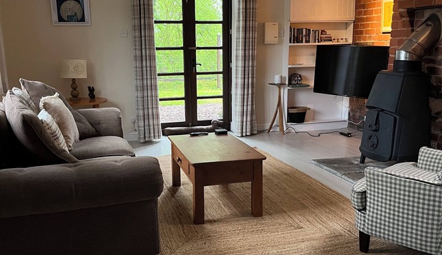 Idyllic riverside location