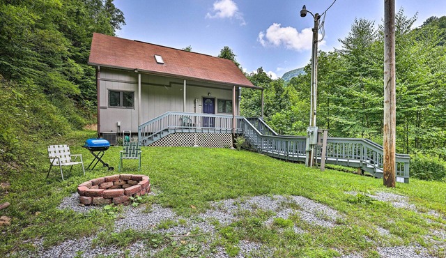 Idyllic Roan Mountain Cabin Across from Creek