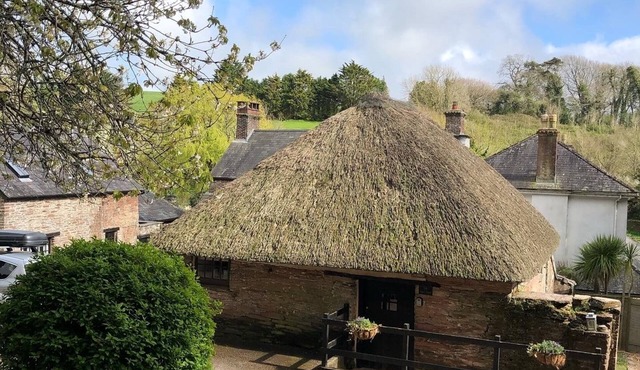Idyllic rural thatched cottage with a host of facilities including indoor pool