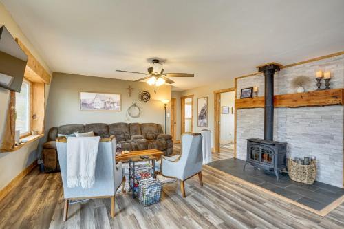 Idyllic Rye Cabin: Deck w/Mountain Views!