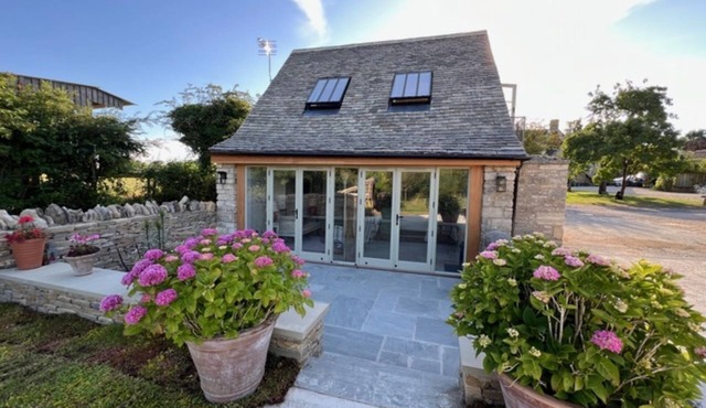 Idyllic secluded hideaway with countryside views