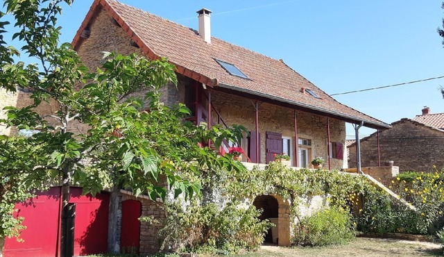 Idyllic setting in South Burgundy, 120m2 winegrower's house entirely renovated.