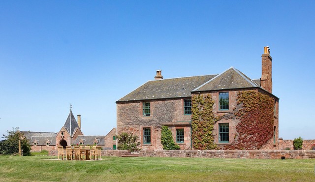 Idyllic setting for large family get-togethers, groups of friends, and corporate retreats.