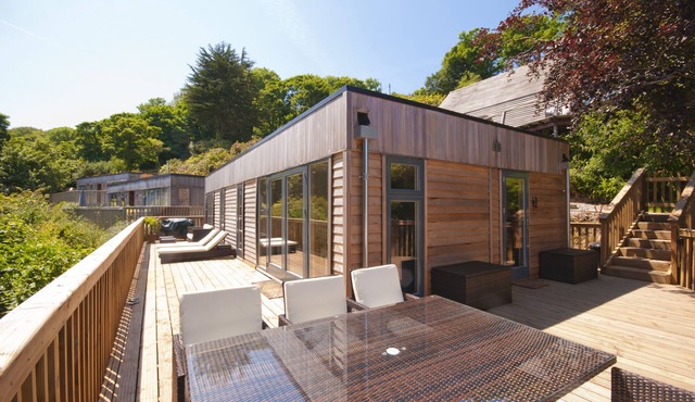 Idyllic Setting On Valley Side 500yds To The Beach