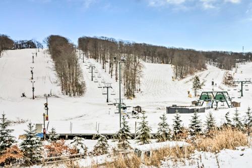 Idyllic Somerset Condo Ski, Hike and Relax!