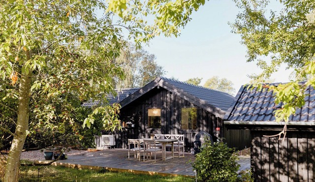 Idyllic summer house on the coast of West Zealand